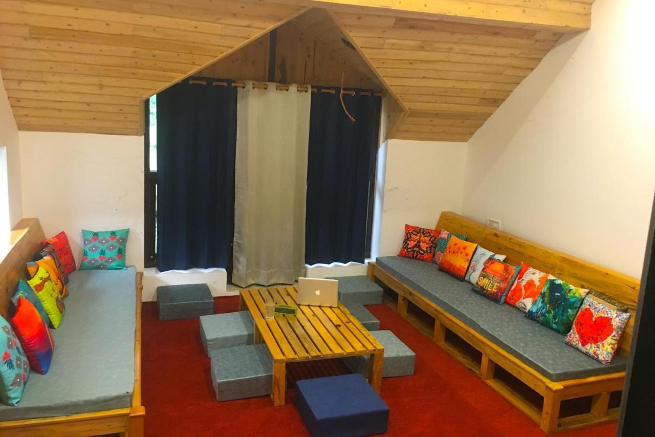 Utopia Hostels Dharamkot Mcleodganj Дармсала Экстерьер фото