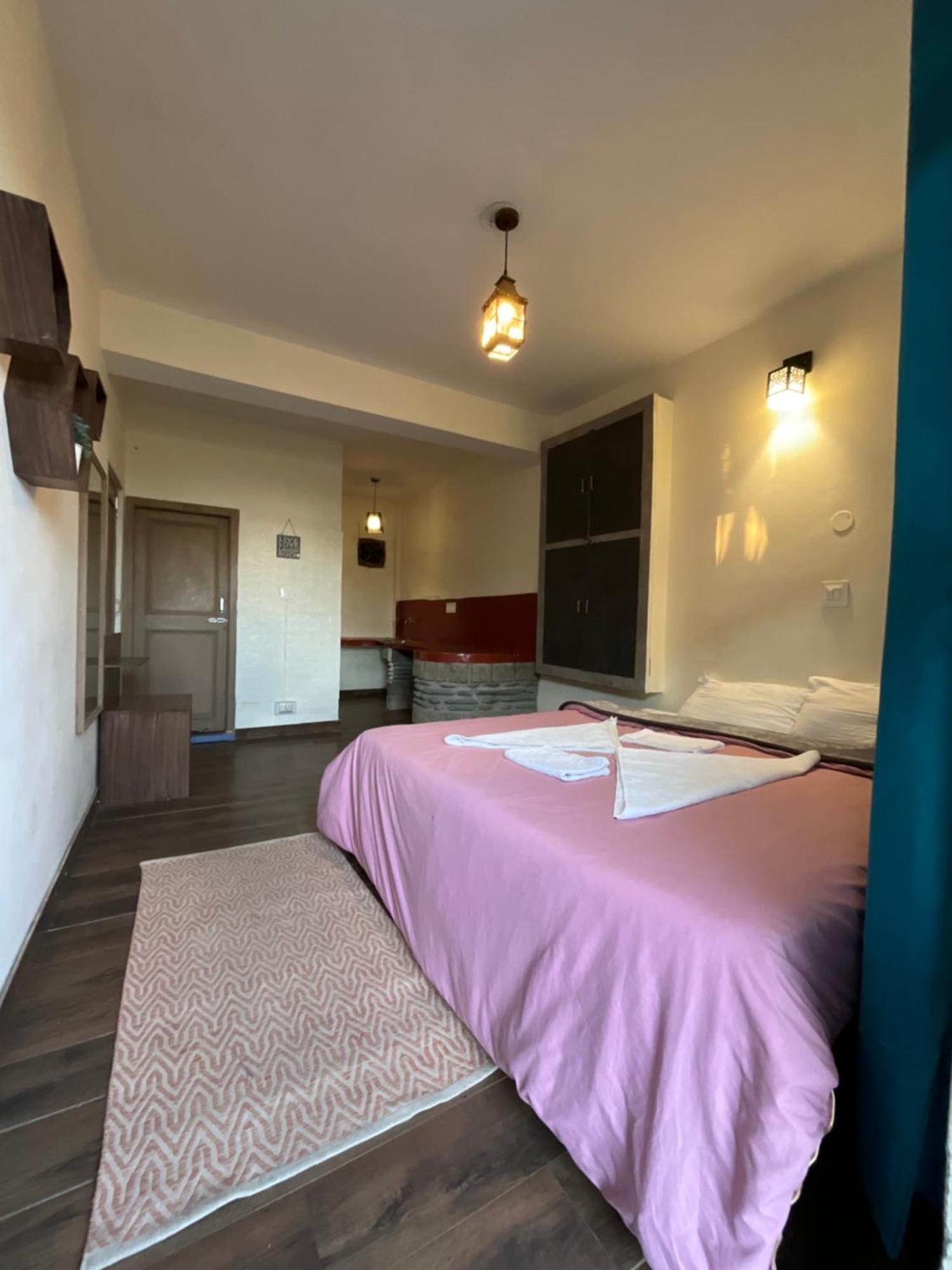 Utopia Hostels Dharamkot Mcleodganj Дармсала Экстерьер фото