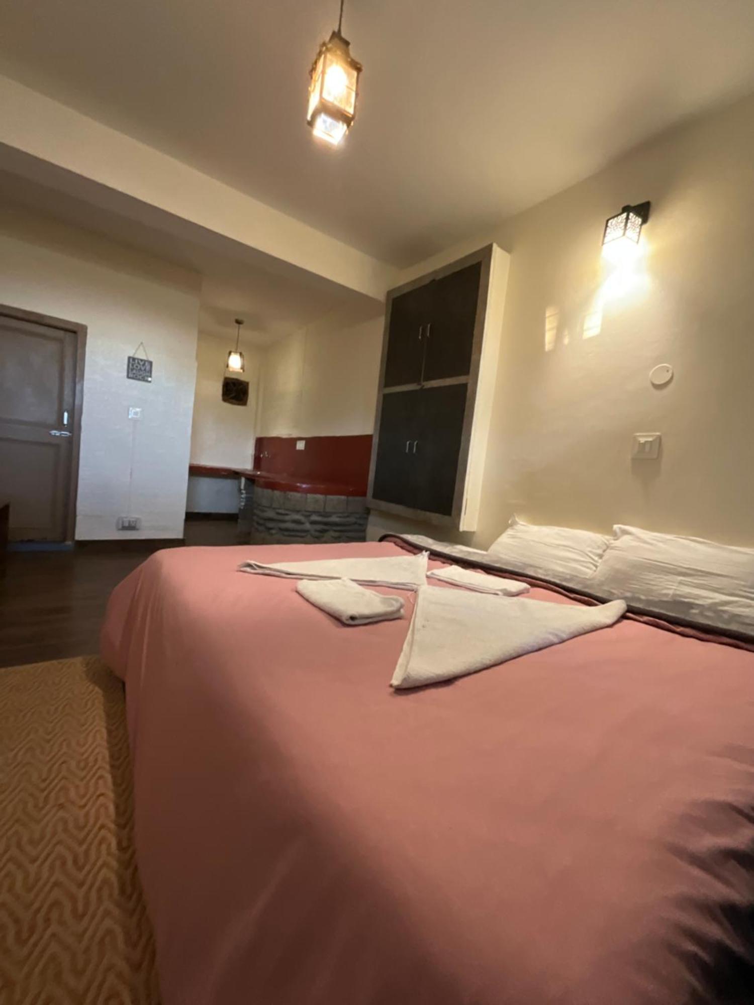 Utopia Hostels Dharamkot Mcleodganj Дармсала Экстерьер фото