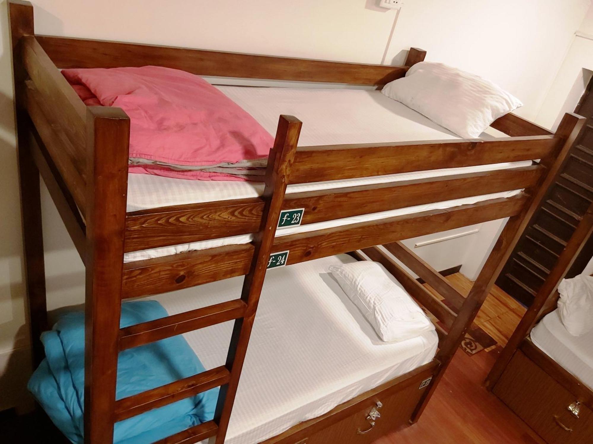 Utopia Hostels Dharamkot Mcleodganj Дармсала Экстерьер фото