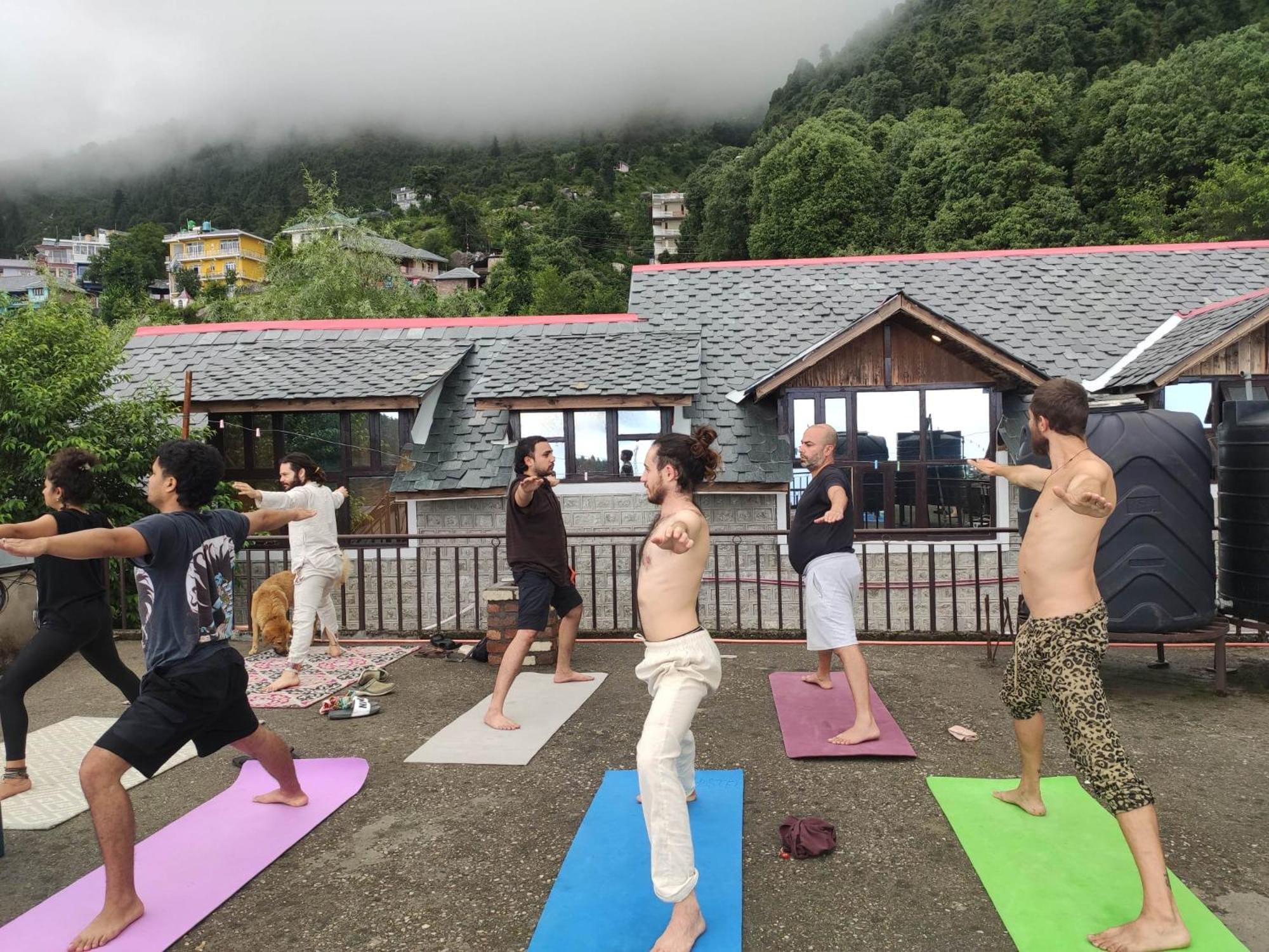 Utopia Hostels Dharamkot Mcleodganj Дармсала Экстерьер фото
