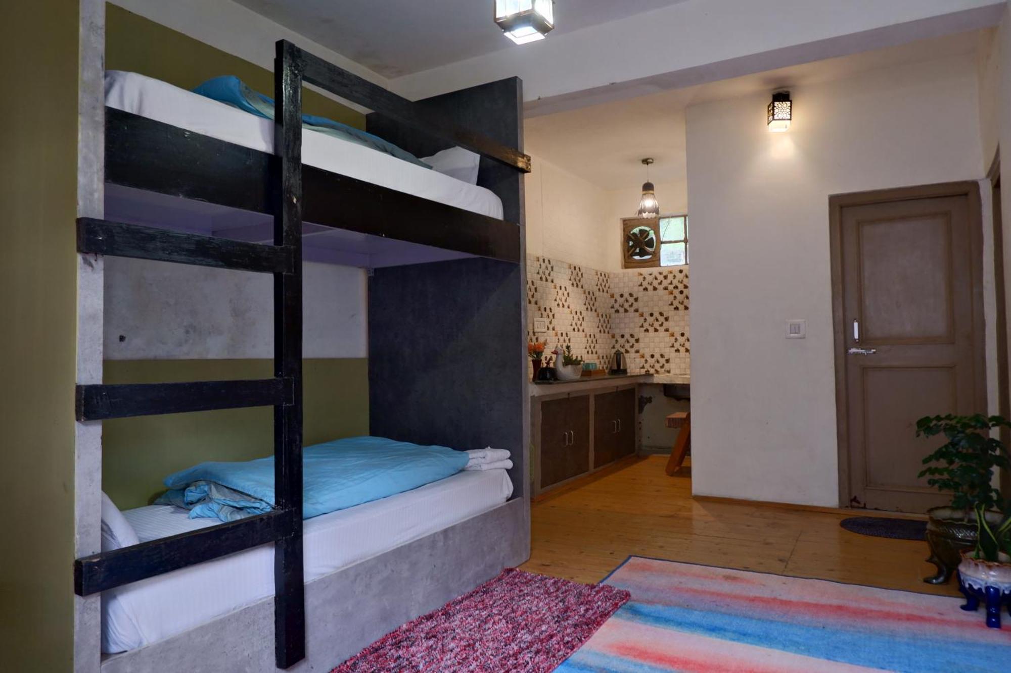 Utopia Hostels Dharamkot Mcleodganj Дармсала Экстерьер фото