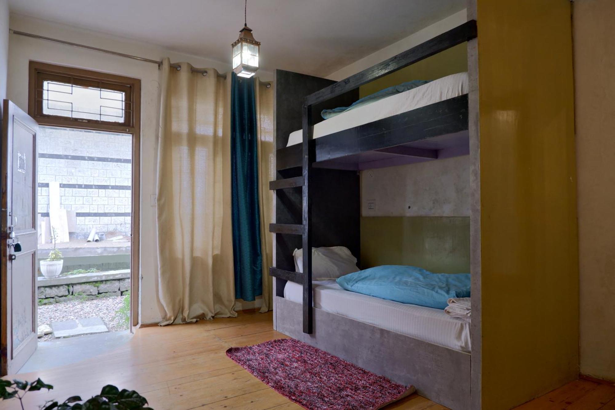 Utopia Hostels Dharamkot Mcleodganj Дармсала Экстерьер фото