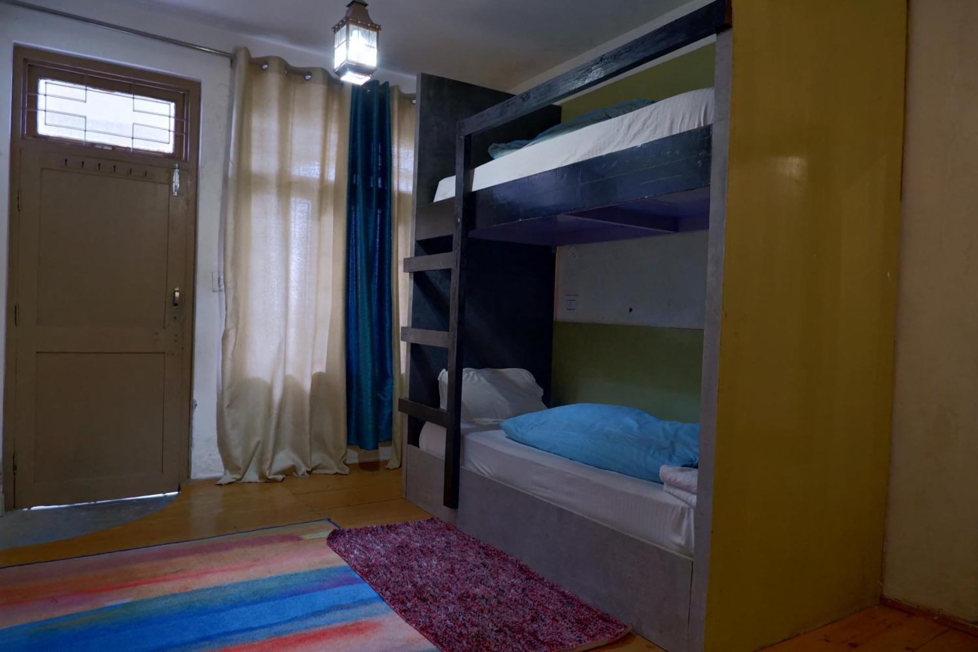 Utopia Hostels Dharamkot Mcleodganj Дармсала Экстерьер фото