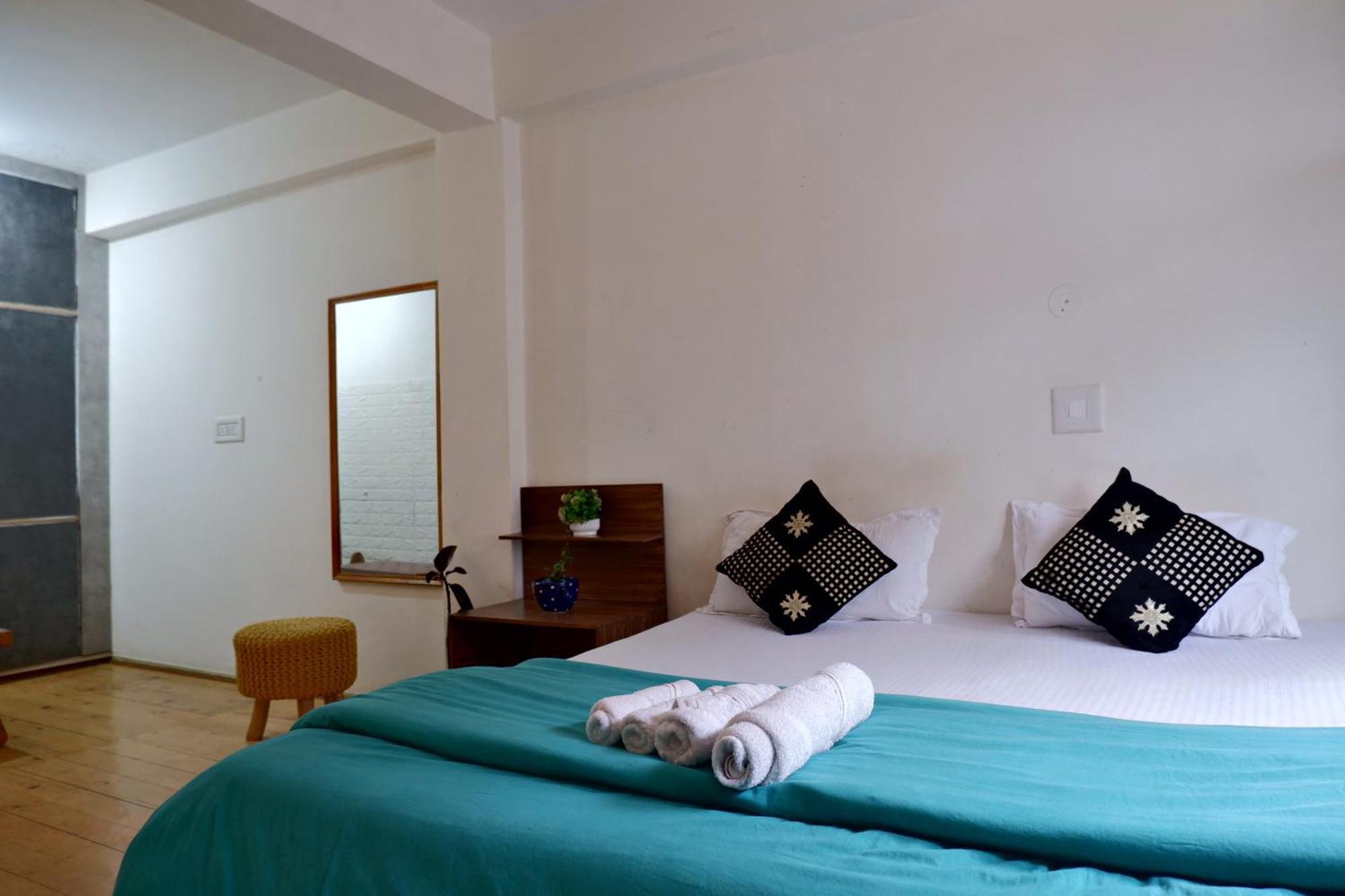 Utopia Hostels Dharamkot Mcleodganj Дармсала Экстерьер фото