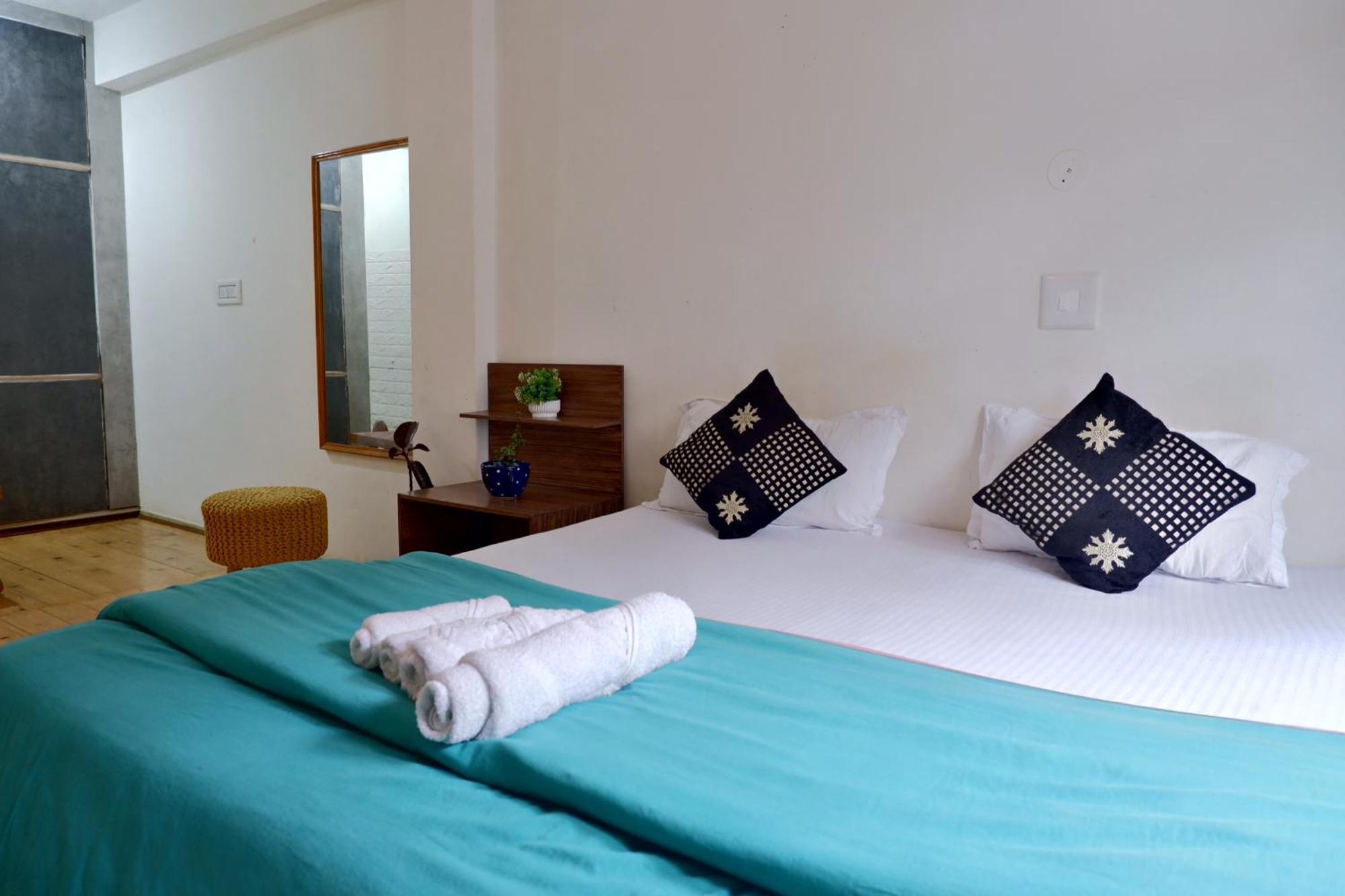 Utopia Hostels Dharamkot Mcleodganj Дармсала Экстерьер фото
