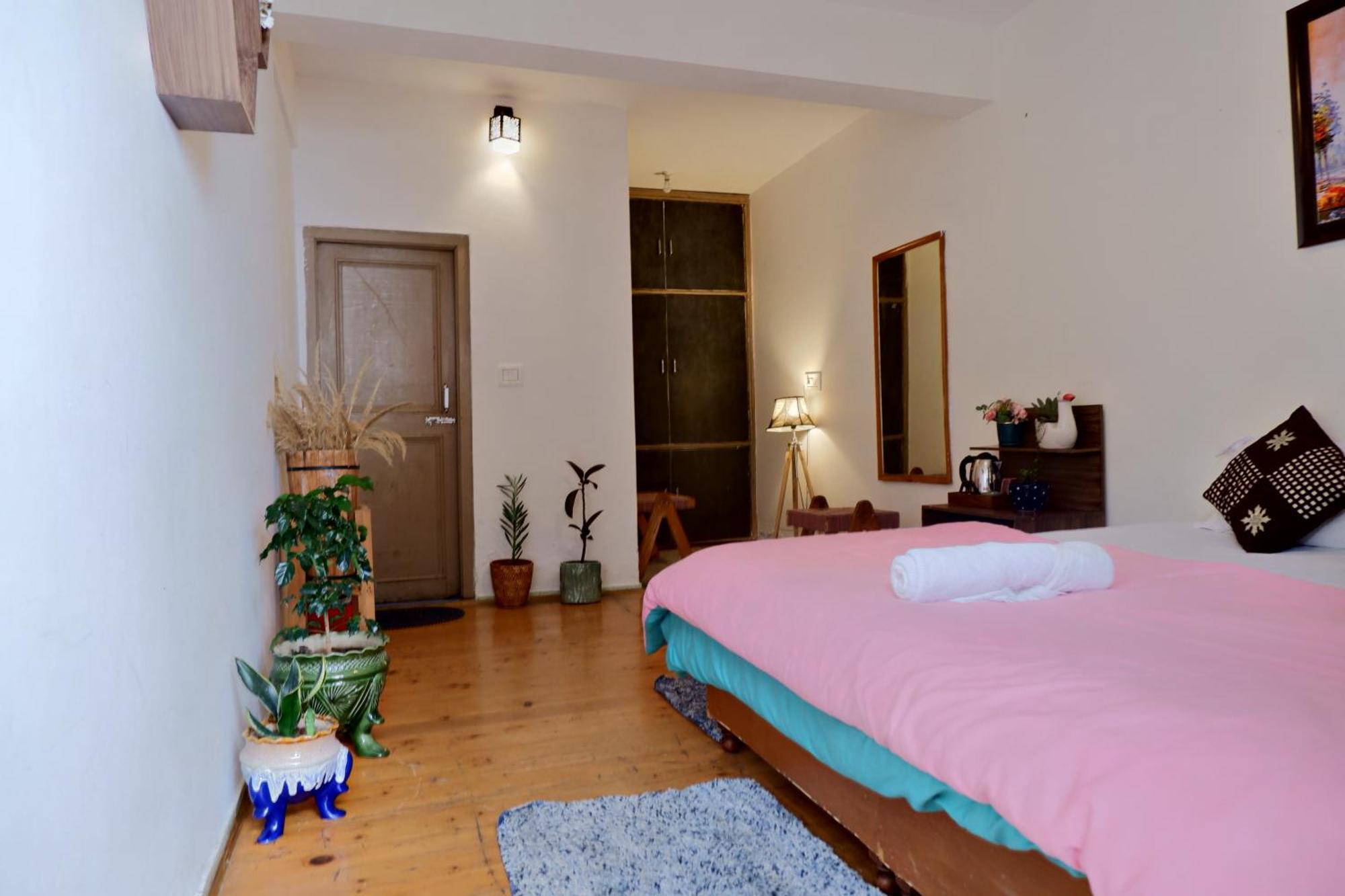 Utopia Hostels Dharamkot Mcleodganj Дармсала Экстерьер фото