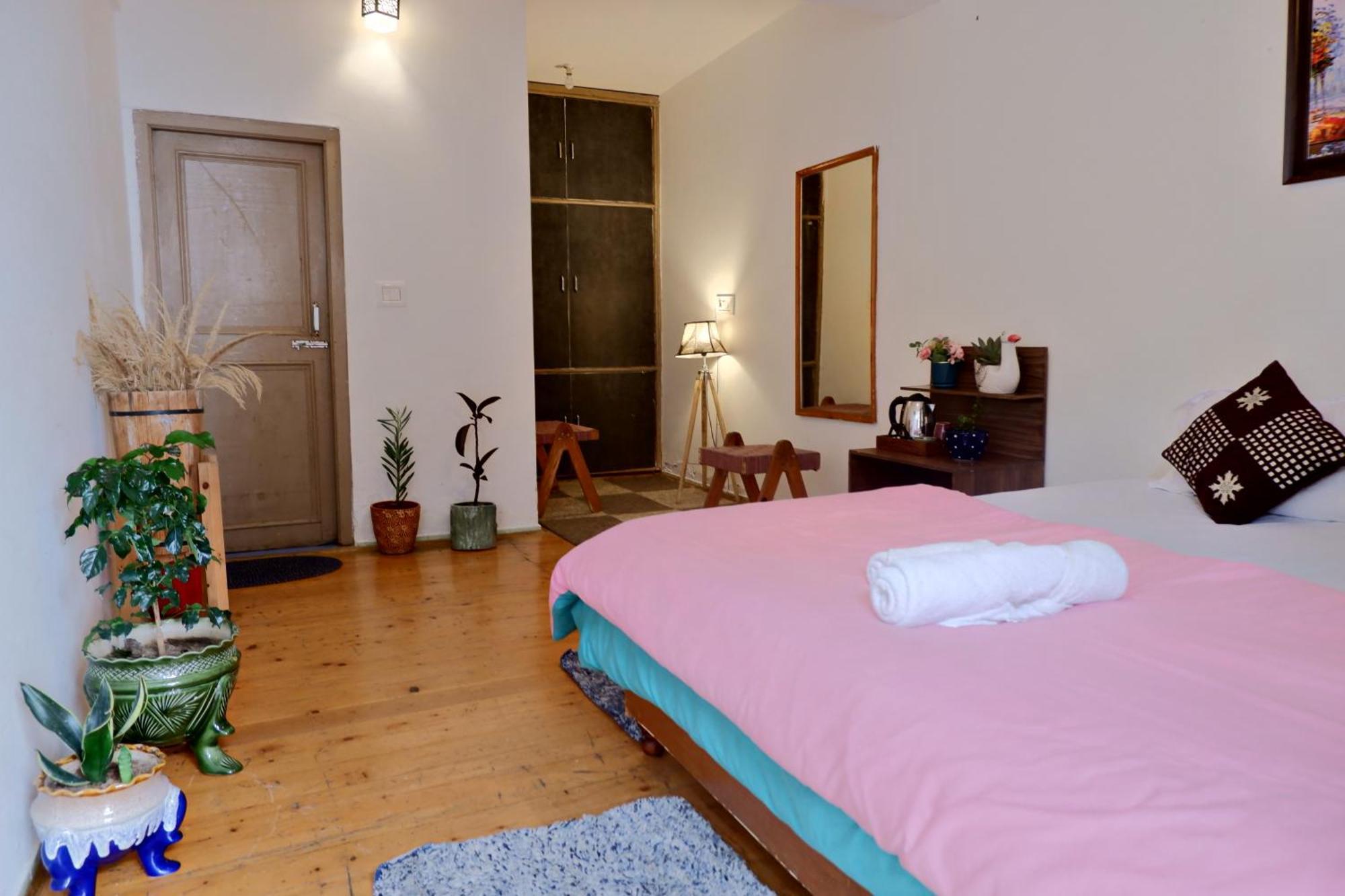 Utopia Hostels Dharamkot Mcleodganj Дармсала Экстерьер фото