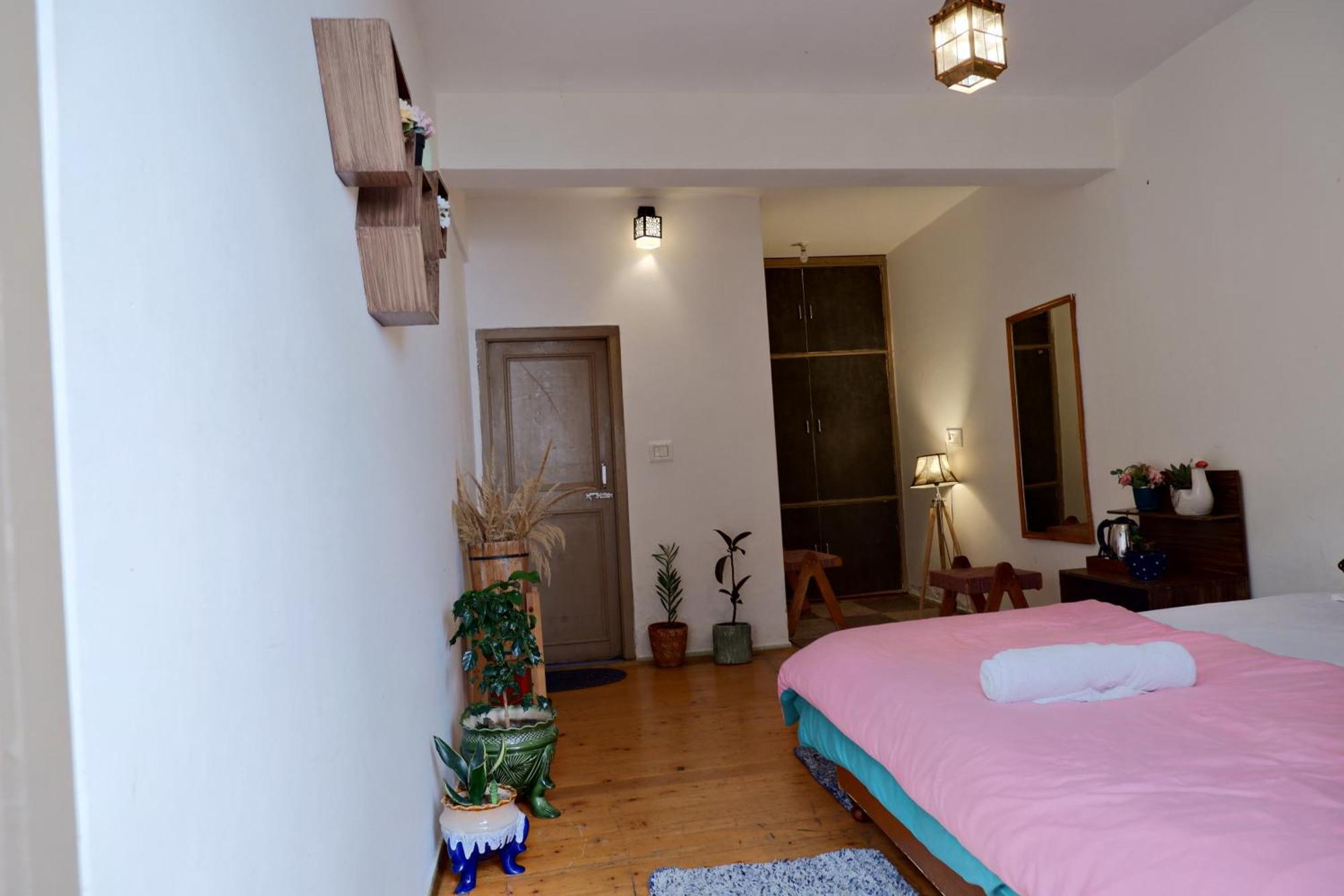 Utopia Hostels Dharamkot Mcleodganj Дармсала Экстерьер фото