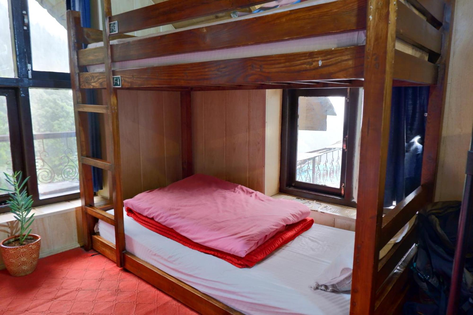 Utopia Hostels Dharamkot Mcleodganj Дармсала Экстерьер фото