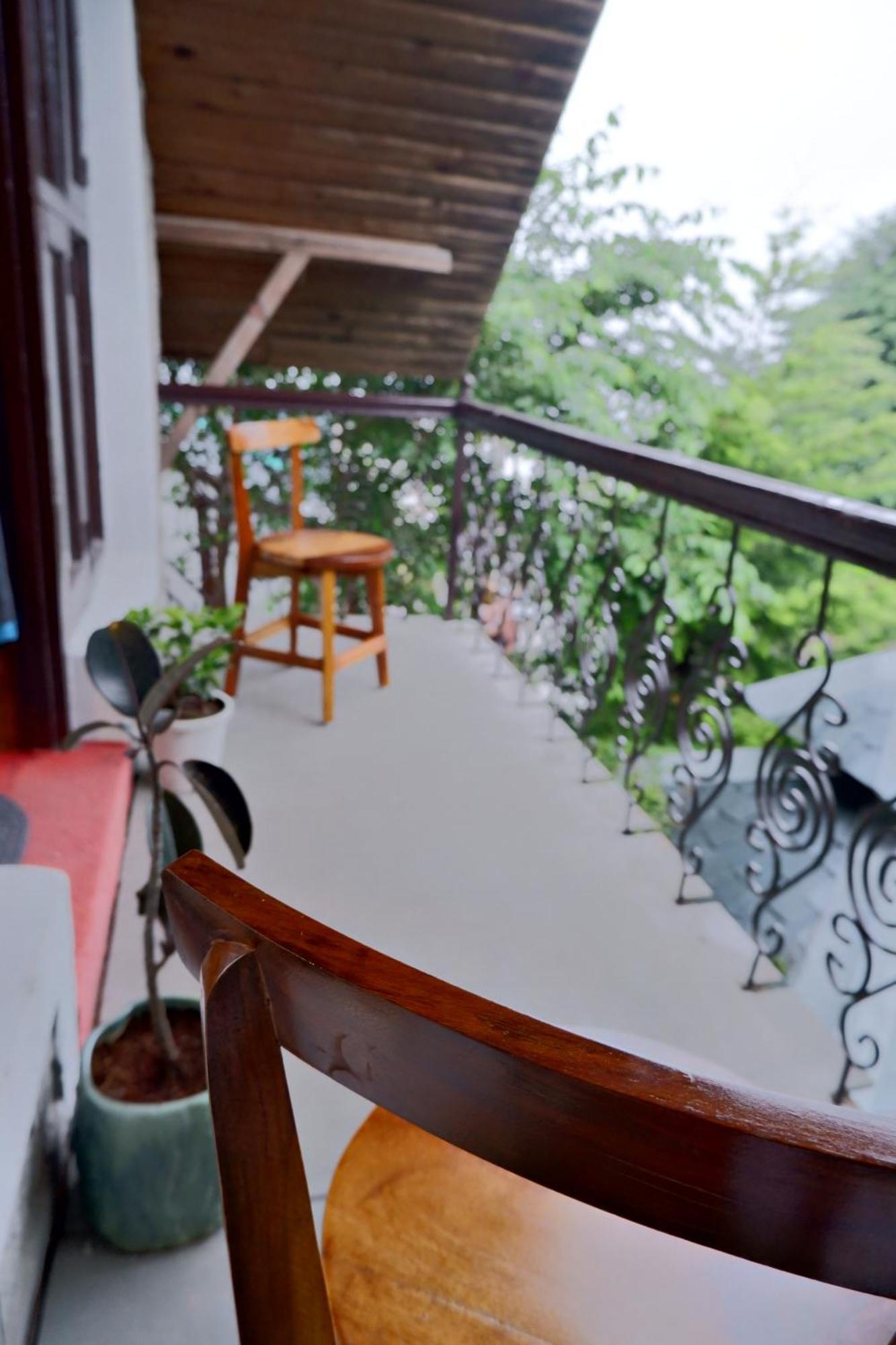 Utopia Hostels Dharamkot Mcleodganj Дармсала Экстерьер фото