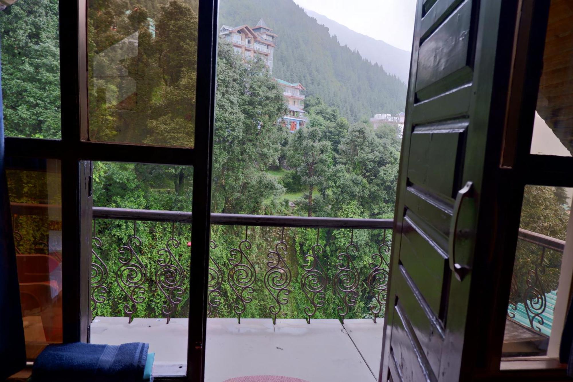 Utopia Hostels Dharamkot Mcleodganj Дармсала Экстерьер фото